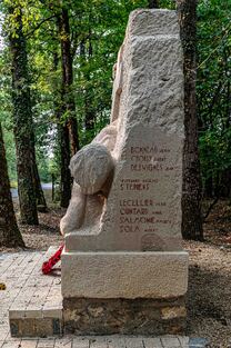 Memorial at La Couarde.